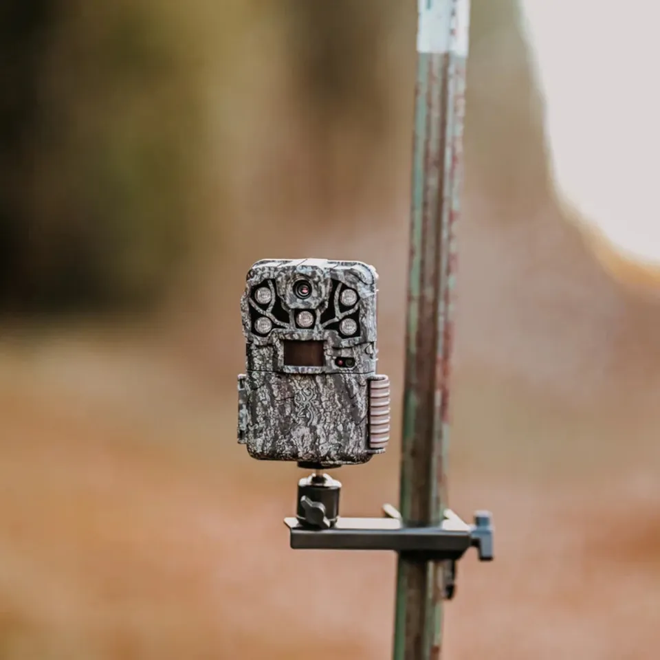 browning-trail-cameras-t-post-mount-verstellbare-halterung-f-r-zaunpfosten-pulve image 1